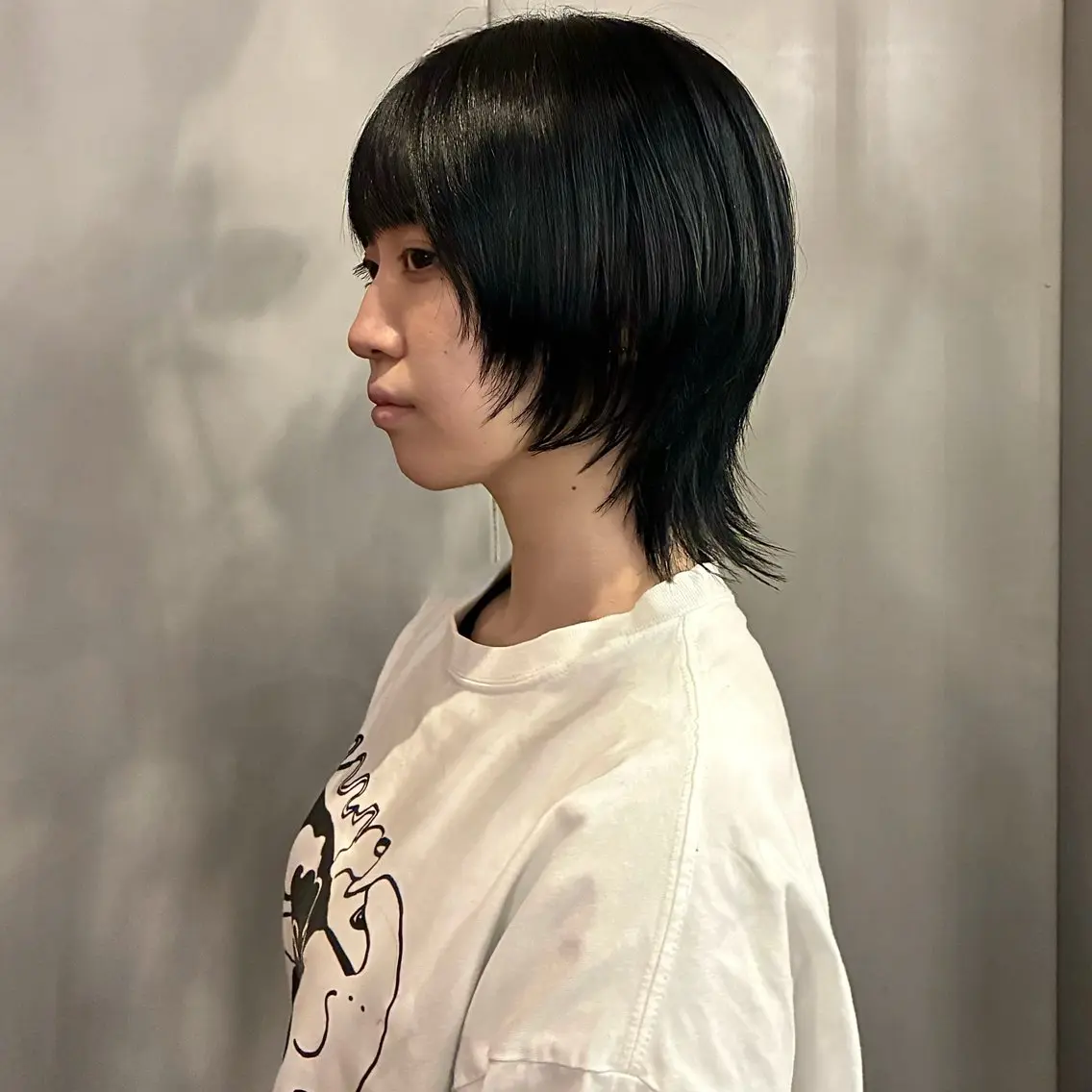 ショート カラー 黒髪 ブルーカラー ブルーブラック レイヤーカット ウルフカット ヘアカラー エルベスアクト志木店 SHIINAのヘアスタイル