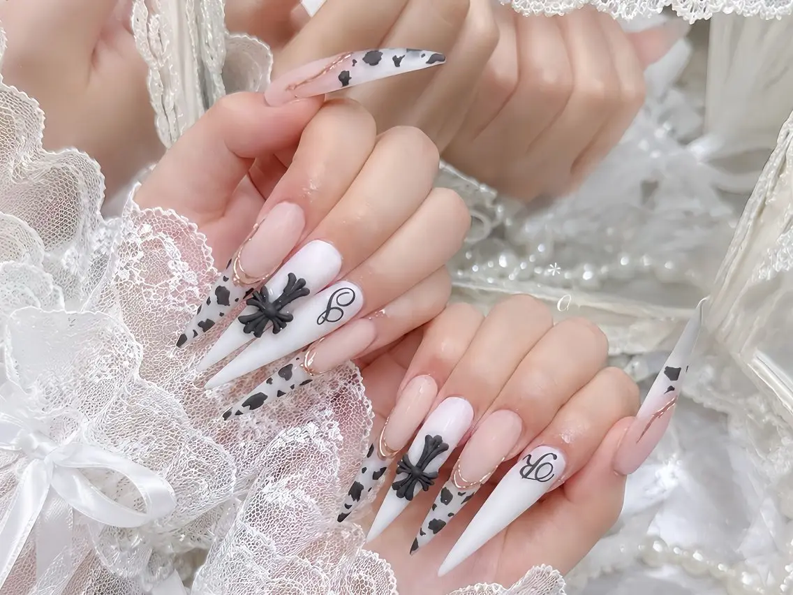 ネイル ボルドー フレンチネイル グラデーション キラキラネイル 韓国ネイル ハンドネイル Rin Nail Shinokuboのネイルデザイン