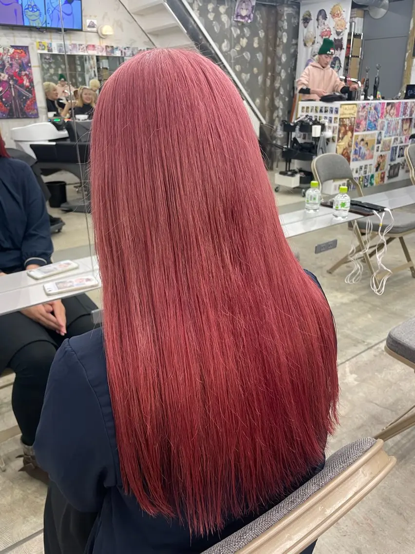 セミロング カラー ヘアカラー トリートメント インナーカラー 推し ブリーチ 髪質改善のヘアスタイル