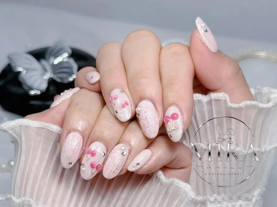 ネイル ガーリー キラキラネイル 韓国ネイル ロングネイル シンプルネイル ハンドネイル 🦊Genie🦊 Mika Nailsのネイルデザイン