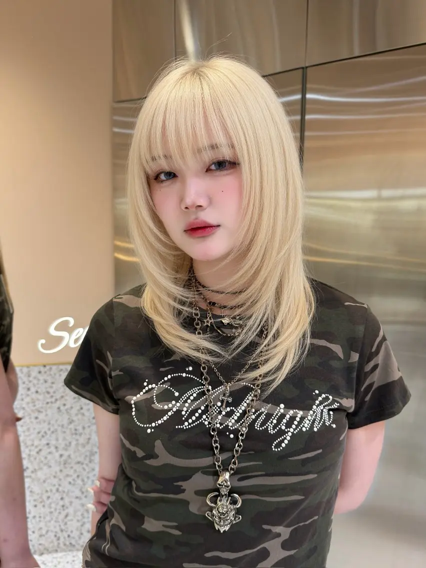 セミロング カラー ブリーチ ブロンド ハイトーンカラー ホワイトブロンド レイヤーカット カット ヘアカラー トリートメント 韓国ヘア/くすみ ブラウン/リョウヤのヘアスタイル