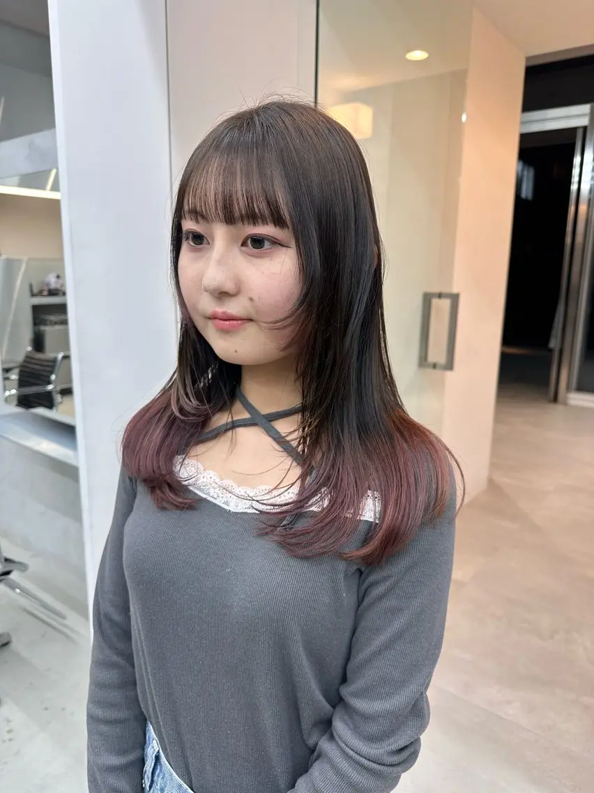 ロング カラー ピンクカラー レイヤーカット 染谷 遥花のヘアスタイル