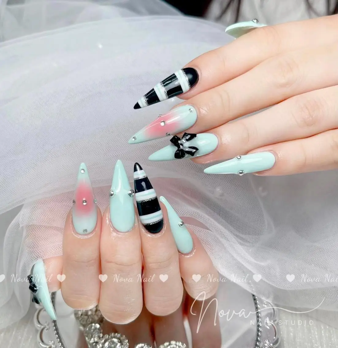 ネイル ブルー 長さ出し フラワーネイル キラキラネイル 水色 ハンドネイル フットネイル Umee Nailのネイルデザイン