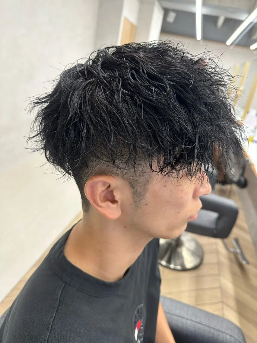 ショート パーマ メンズ フェードカット メンズパーマ メンズツイストパーマ 波巻きパーマ ツイストパーマ 💈メンズ特化 美容師サキ💈のヘアスタイル
