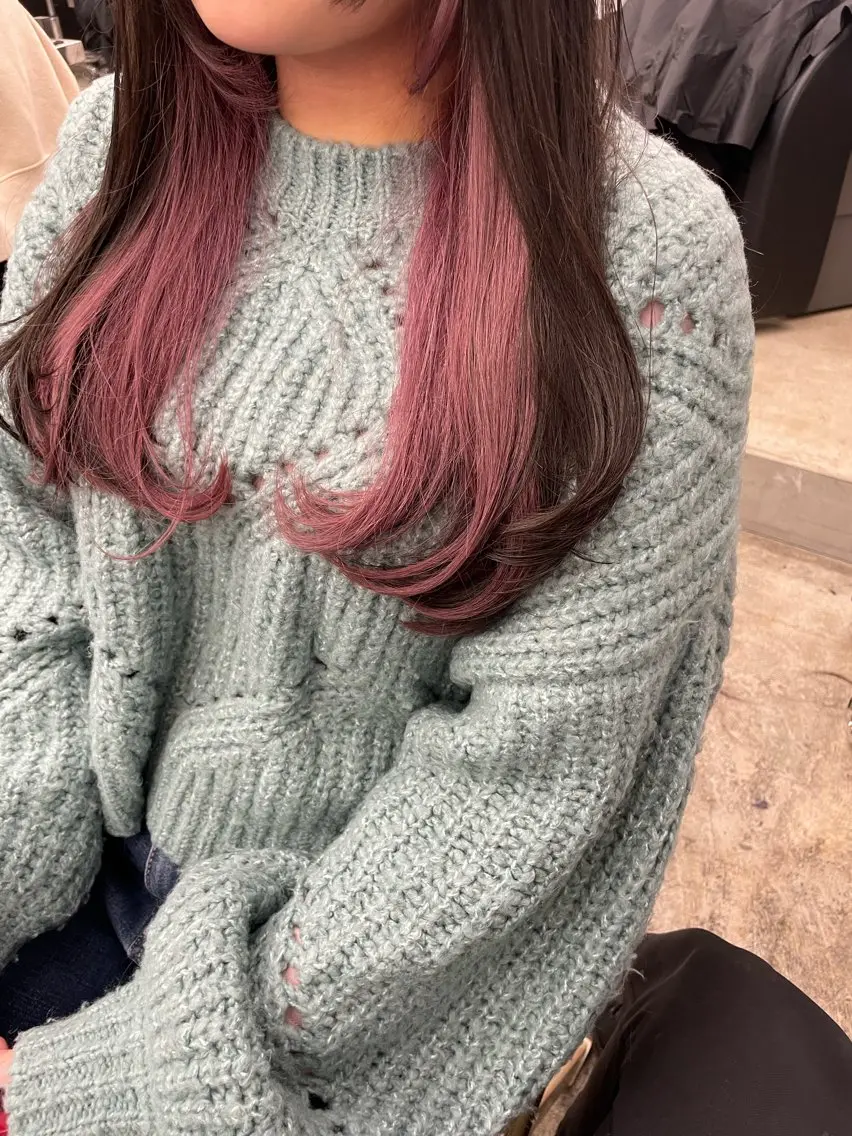 ミディアム カラー ヘアカラー インナーカラー 推し ブリーチ 髪質改善のヘアスタイル