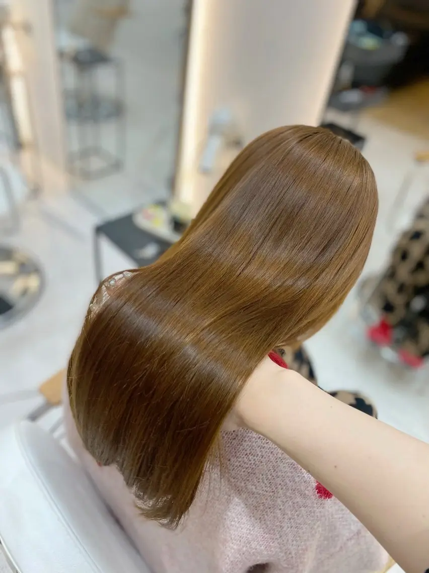 ロング 縮毛矯正 艶髪・透明感カラー・ 韓国ヘア・Yuriのヘアスタイル