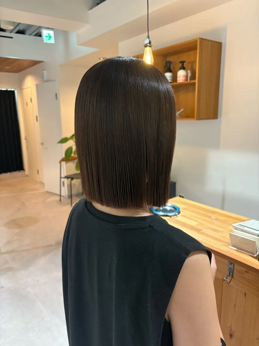 ショート カラー 切りっぱなしボブ ボブ カット aina / n.w.hのヘアスタイル