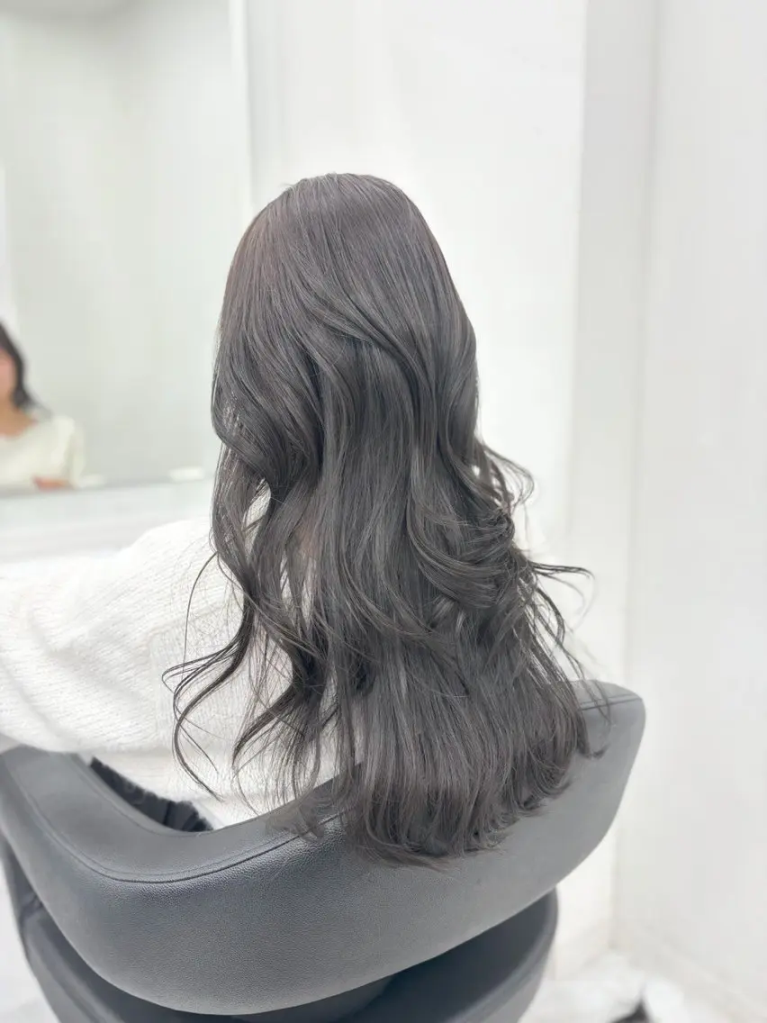 セミロング カラー 抜け感レイヤー︴ ニュアンスカラーのヘアスタイル