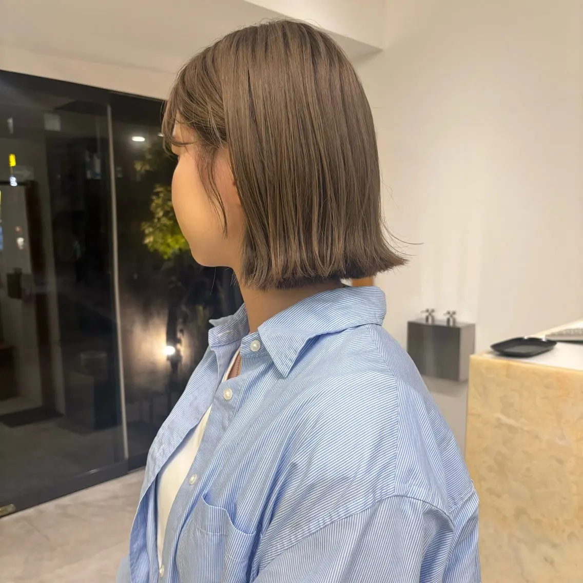 カラー ベージュカラー ブリーチ ヘアカラー なのは\透け感カラー \レイヤーカットのヘアスタイル