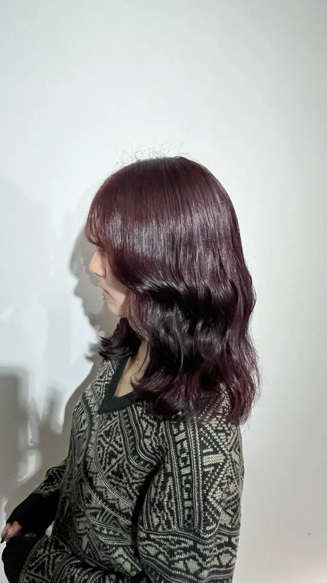 カラー ニトウ レイナのヘアスタイル