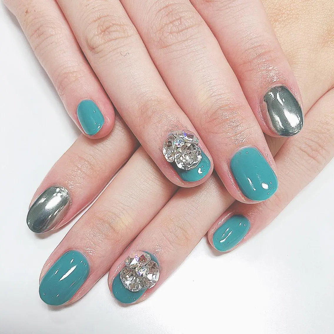 ネイル アートネイル 成人式 ミラーネイル Nail salon Stellaのネイルデザイン