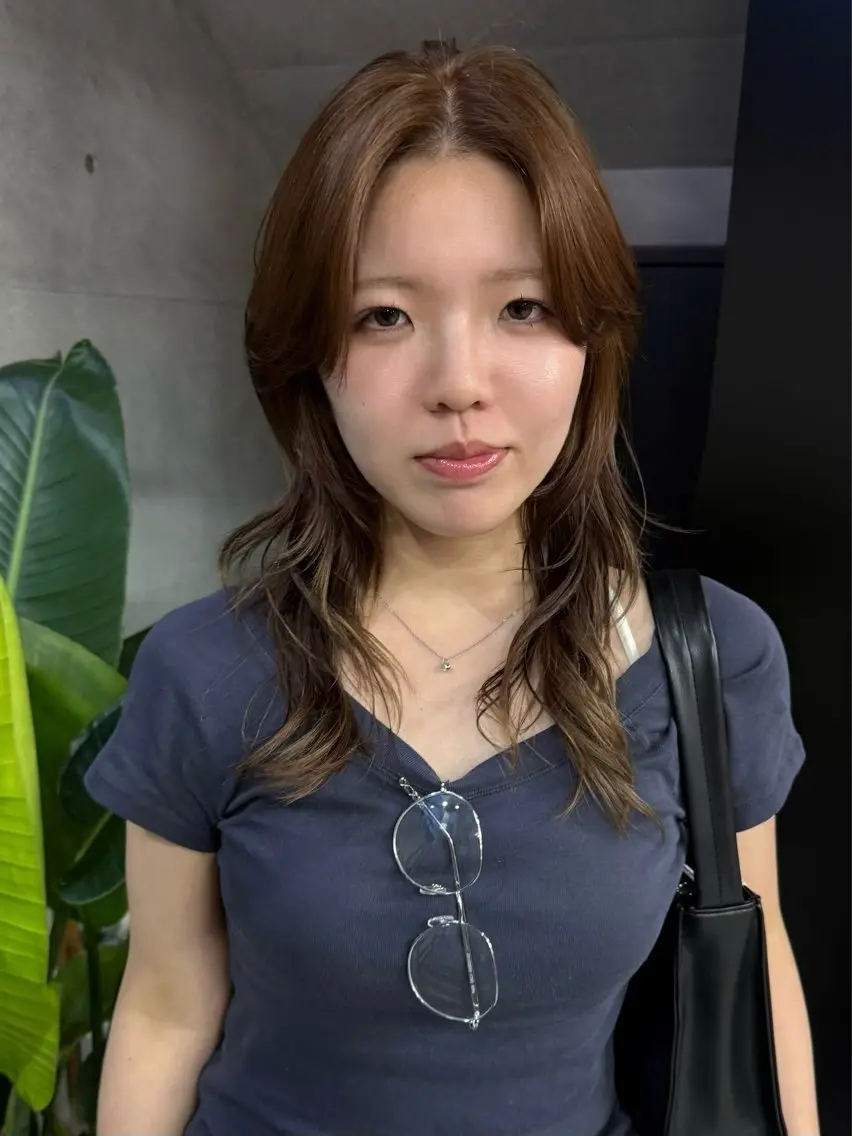 セミロング セミロングパーマ レイヤーカット カット ヘアカラー レイヤーカット\ウル フ　chinatsuのヘアスタイル