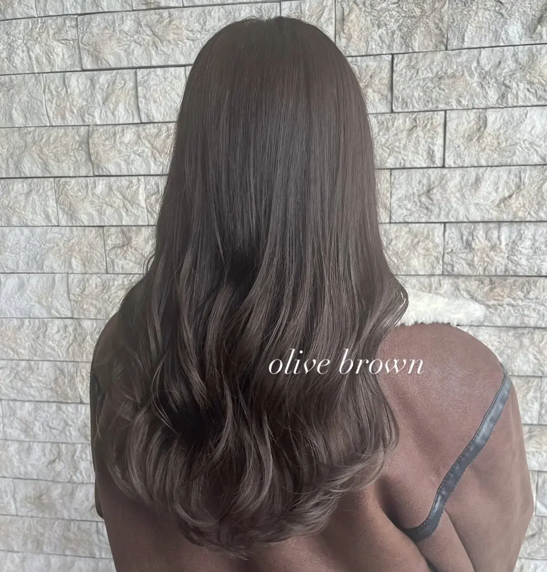 ロング カラー ブリーチ ブリーチなしカラー オリーブカラー カット ヘアカラー トリートメント 透明感カラー／ 艶感カラー／RAMUのヘアスタイル