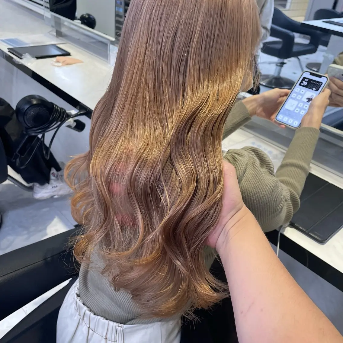 ロング カラー ヘアアレンジ ブリーチ ダブルカラー ヘアカラー ピンク・ベージュ🩰 カラー🫧とらのヘアスタイル