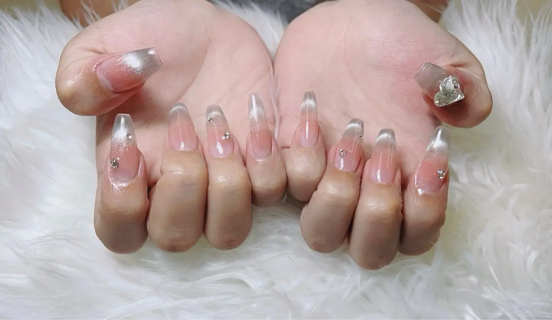 ネイル Demure リリス 銀座店のネイルデザイン