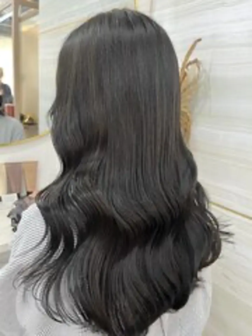 ロング カラー elu あやね💜 🫧カラー・縮毛矯正のヘアスタイル