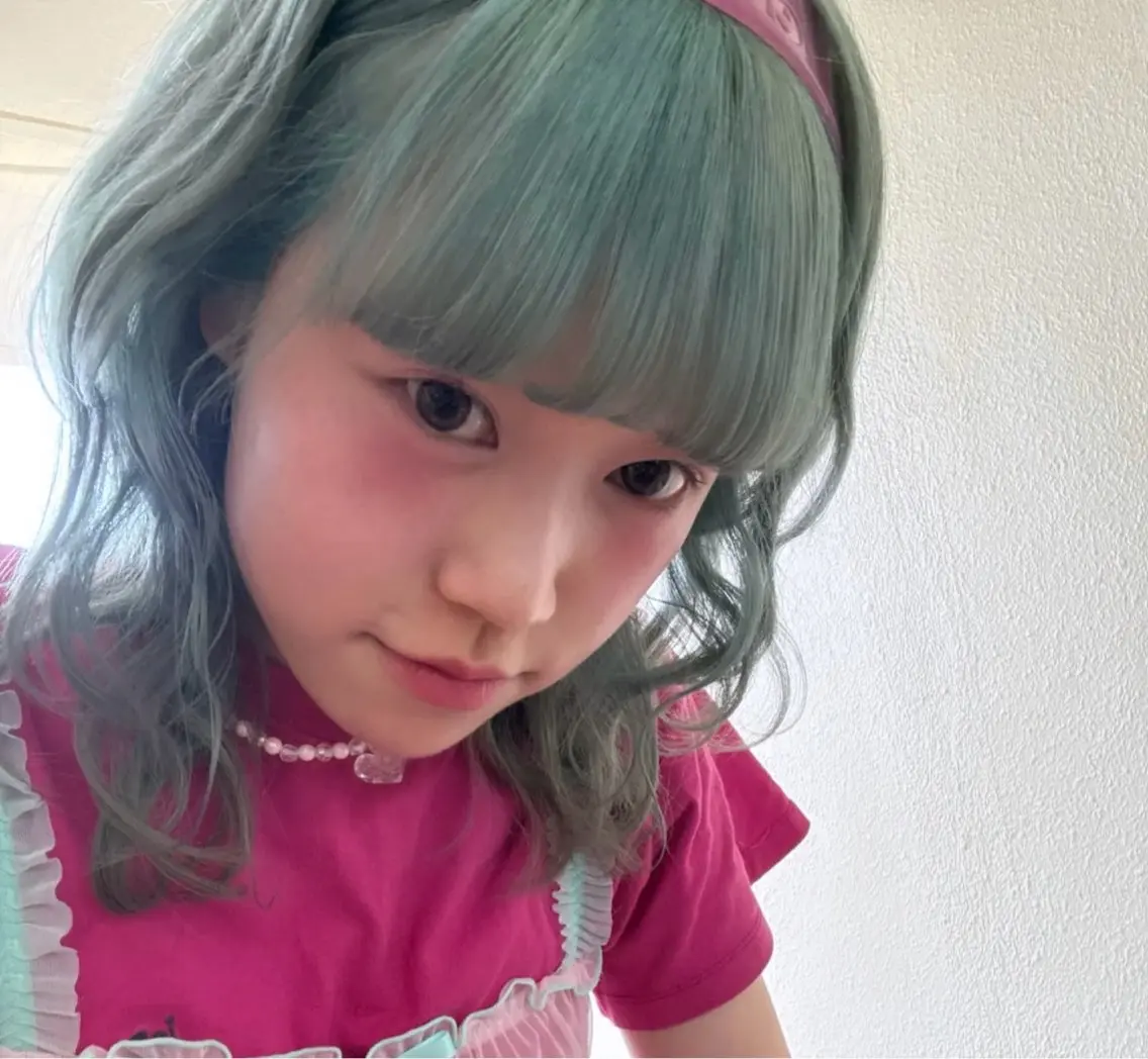 ミディアム カラー ヘアカラー ハイトーン💗ピンク 🛼カラフル🍀のヘアスタイル