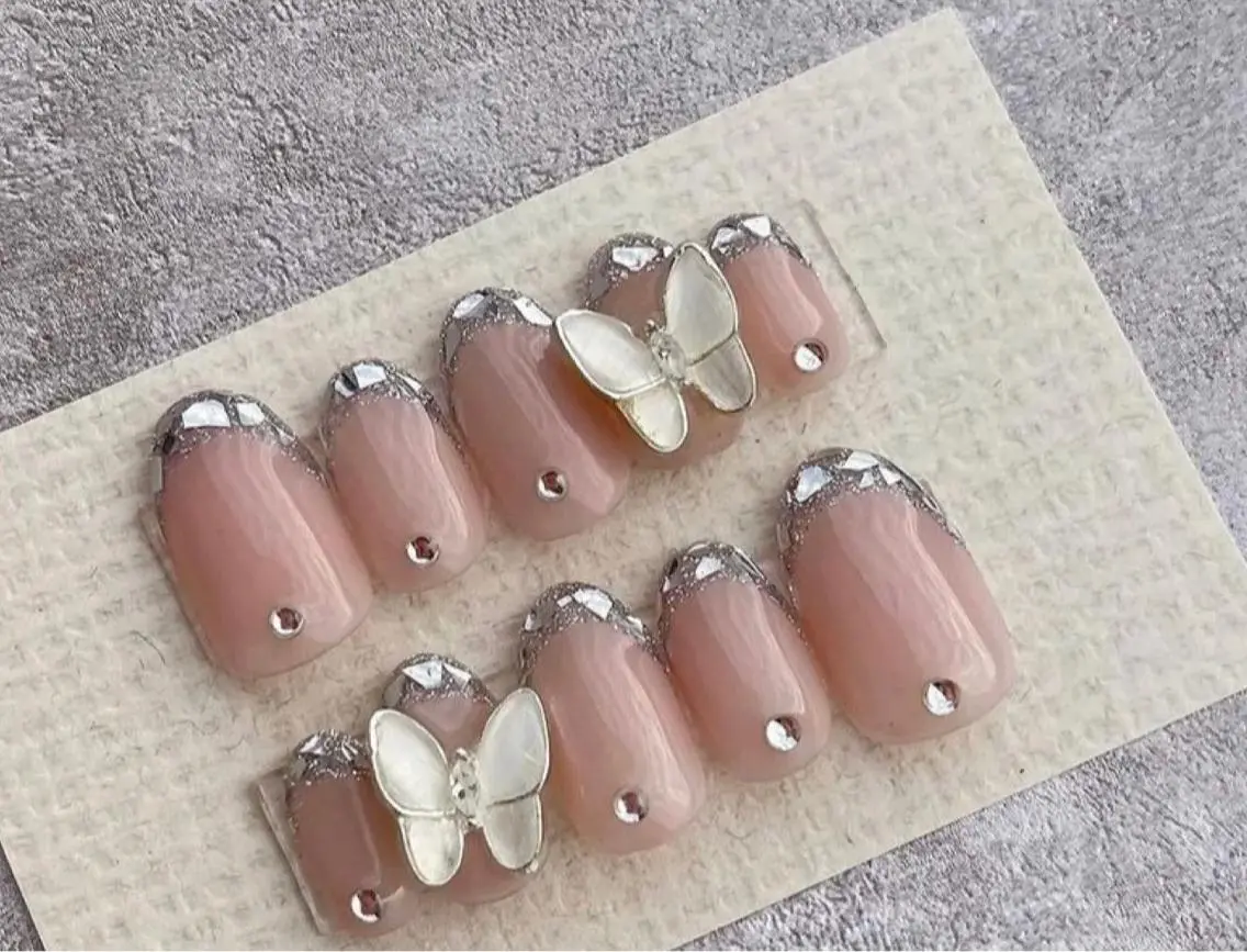 ネイル ハンドネイル Queens ciciのネイルデザイン