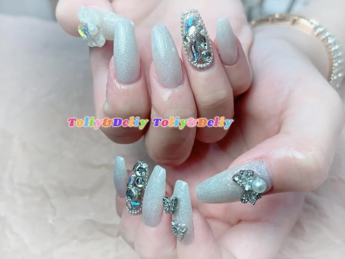 ネイル アートネイル ゴージャス シルバー ハンドネイル ToliyDeliy Nail Salonのネイルデザイン