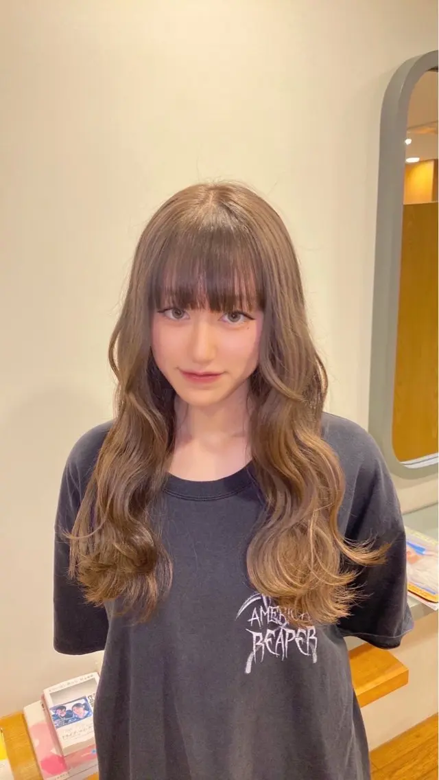 ロング カラー ベージュカラー ヘアカラー Ludwig AIRIのヘアスタイル