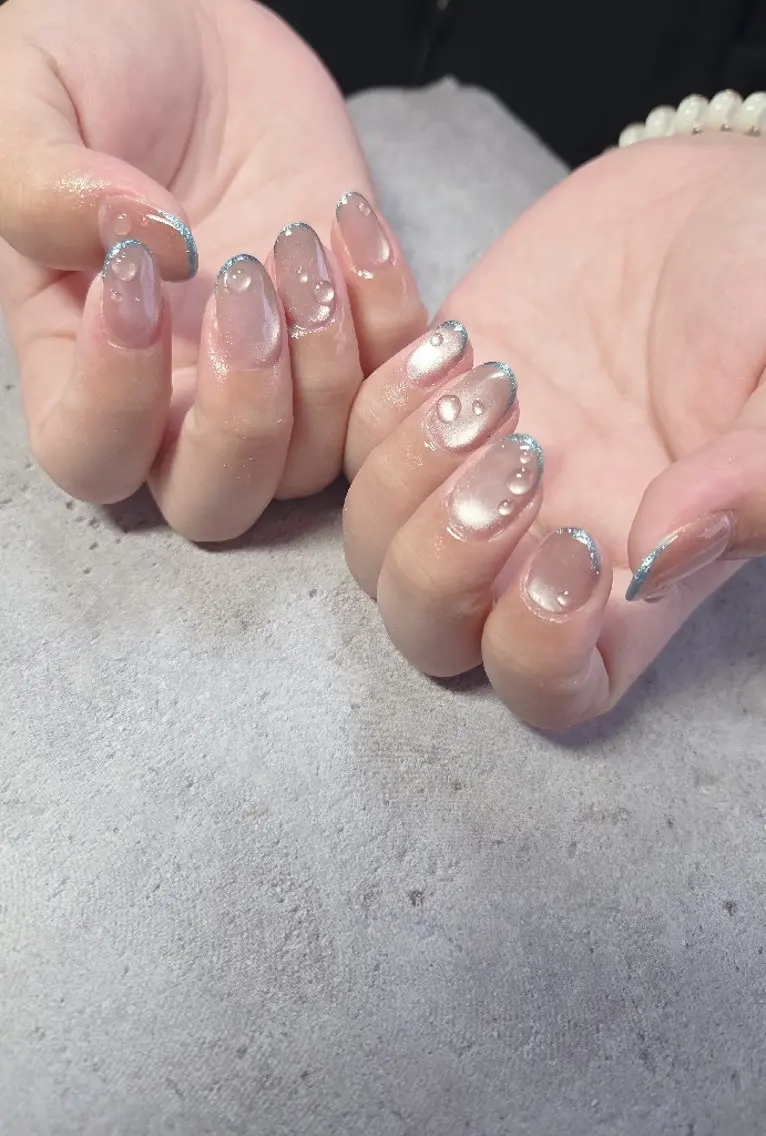 ネイル フレンチネイル ラメ(グリッター) マグネットネイル オフィスネイル 赤色 ハンドネイル flure de neige yukiのネイルデザイン