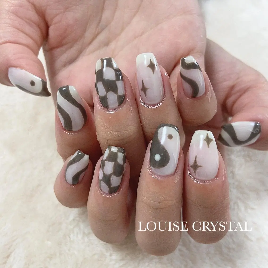 ネイル ハンドネイル LOUISE CRYSTALのネイルデザイン
