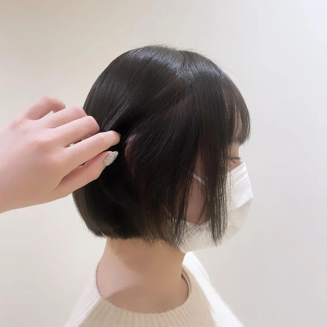 ショート カラー グレージュ オリーブグレージュ オリーブグレー ボブ 丸山 愛唯のヘアスタイル