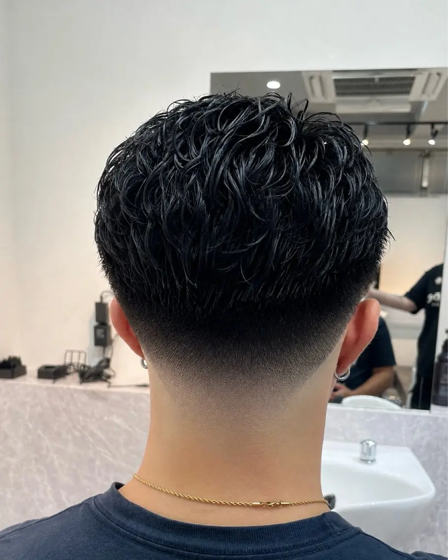 ショート カラー パーマ メンズ フェードカット メンズパーマ カットモデル無料 8月12日空きありのヘアスタイル