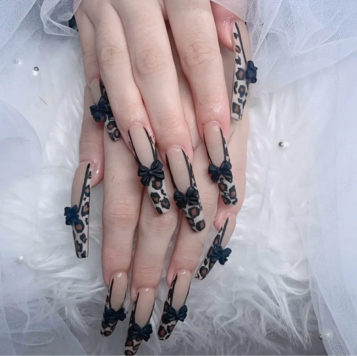 ネイル フレンチネイル ジェルネイル ガラスフレンチ ハロウィン ハート H.baby Nail Salonのネイルデザイン