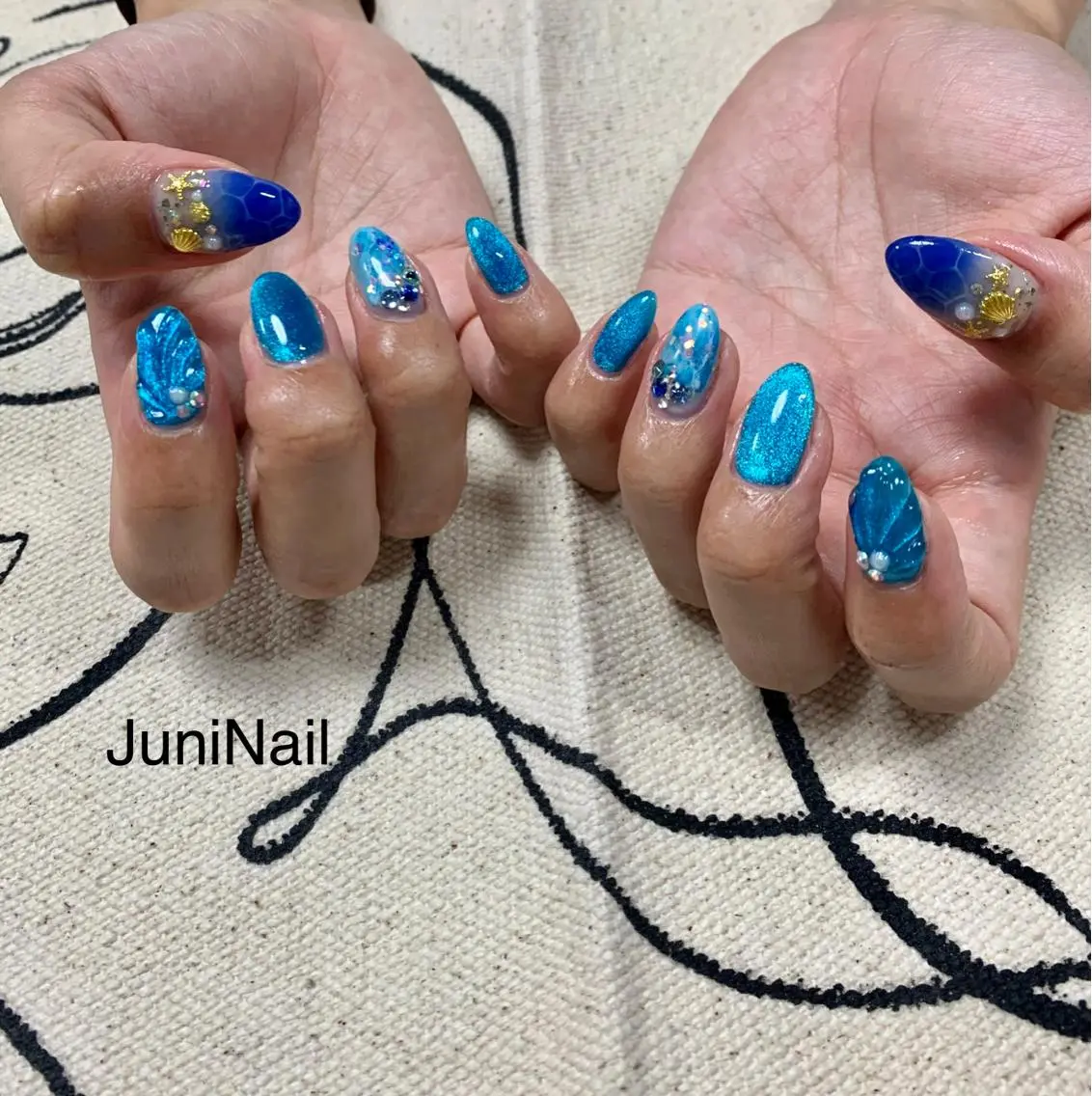 ネイル オーロラネイル クリアネイル 成人式 フラッシュネイル 氷ネイル・うるうるネイル ハンドネイル JuniNail 주니네일🇰🇷suのネイルデザイン