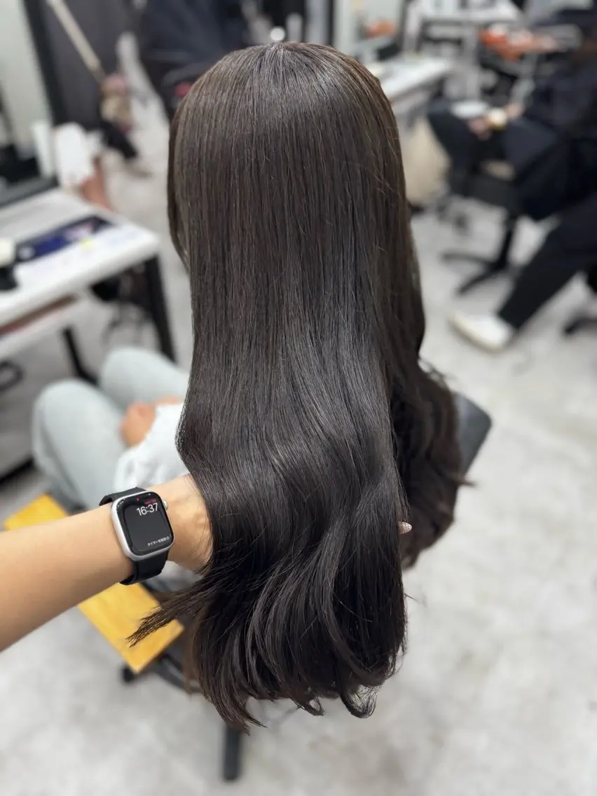ロング カラー アッシュ アッシュブラウン ベージュカラー 黒髪 ブリーチ ヘアカラー トリートメント 赤み無し柔らかカラー 【梅田】madokaのヘアスタイル