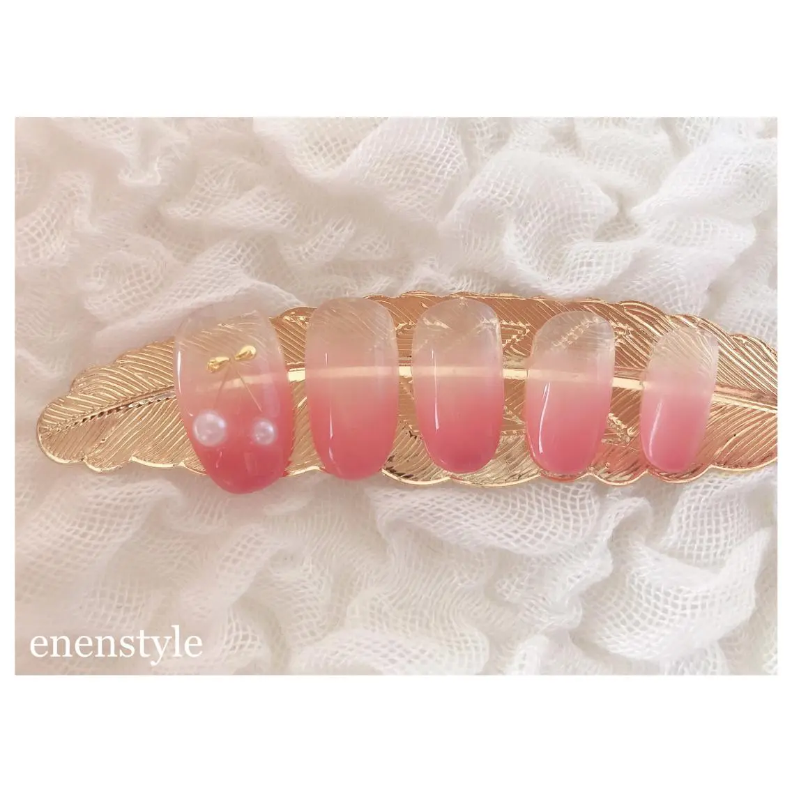 ショート ネイル グラデーション ピンク ハンドネイル 🐾enen style 🐾のネイルデザイン
