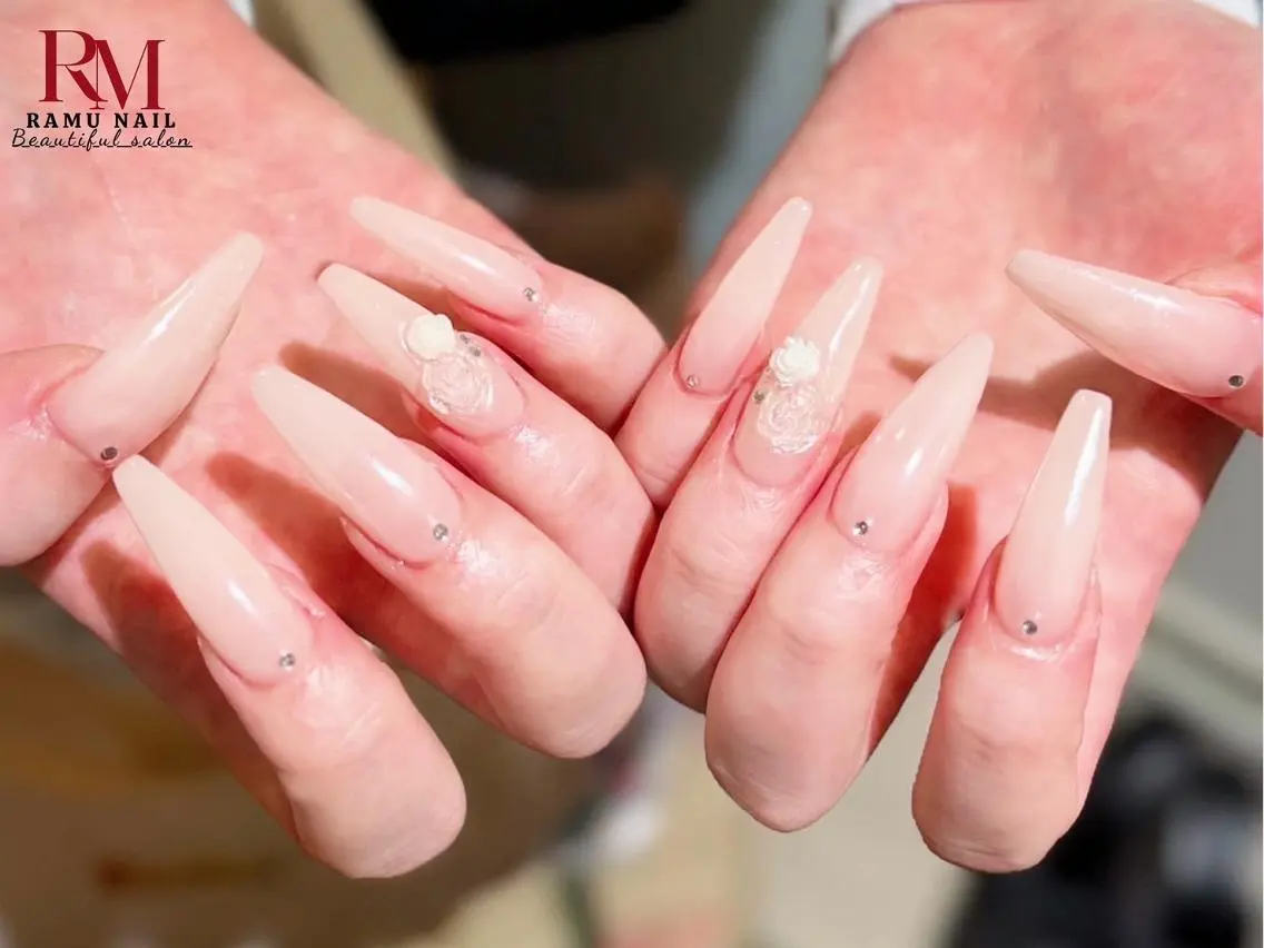 ネイル キラキラネイル マグネットネイル ミラーネイル ピンク ワンホンネイル ハンドネイル RAMU Nail 恵比寿店のネイルデザイン