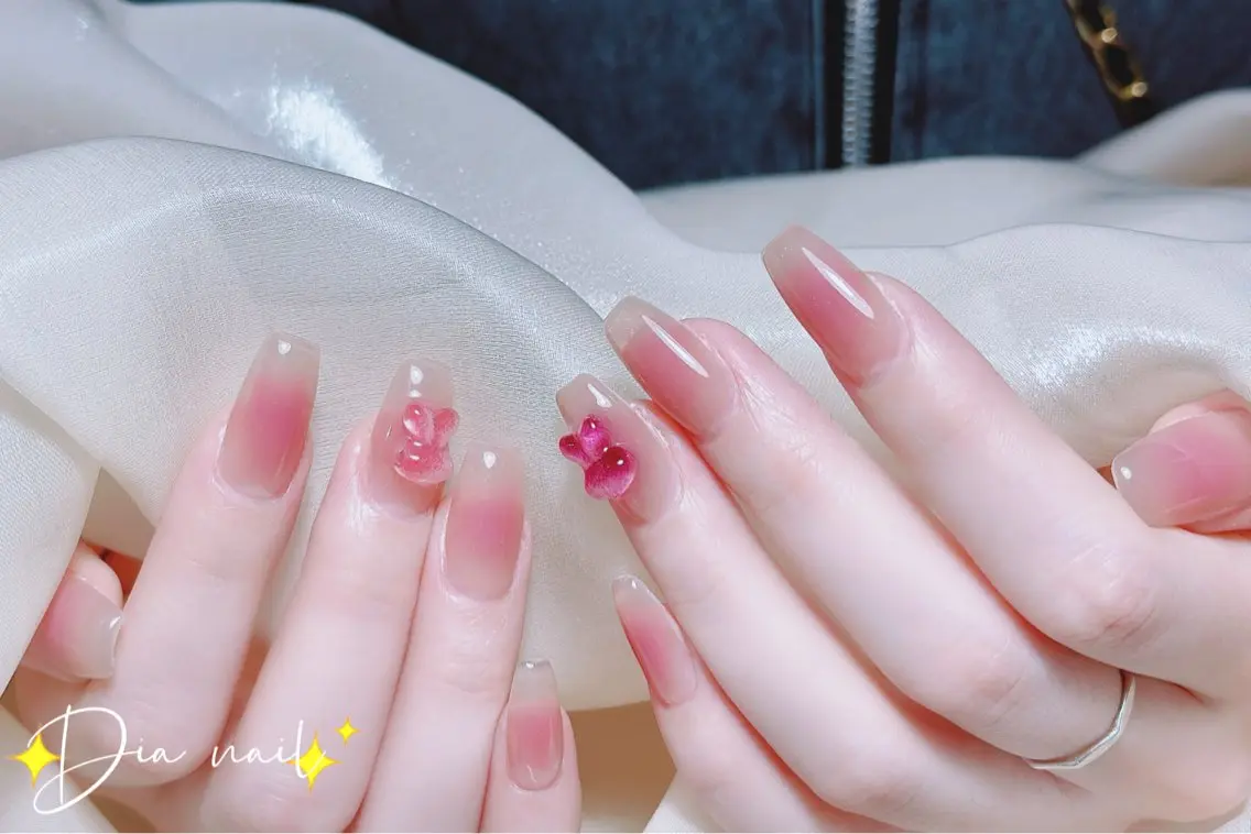 🎀チップ長さだし期間限定★チークネイル★＋ベース1色パーツ2個付き🎀￥10480→¥7,980の写真