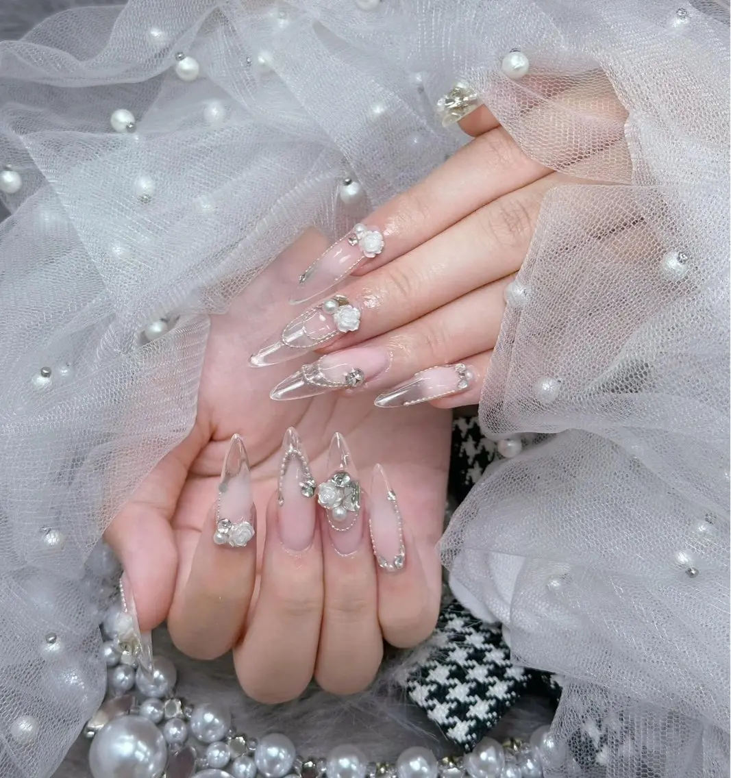ネイル アートネイル ジェルネイル 韓国ネイル ロングネイル 持ち込み ハンドネイル ハンドケア Blingg NailStudioのネイルデザイン