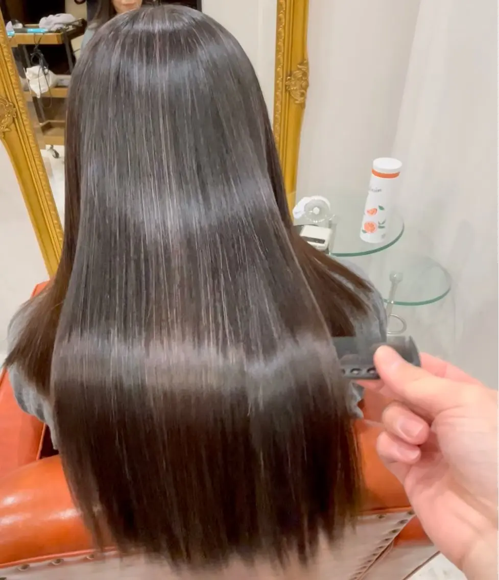 美髪矯正＋ダメージケアつきの写真
