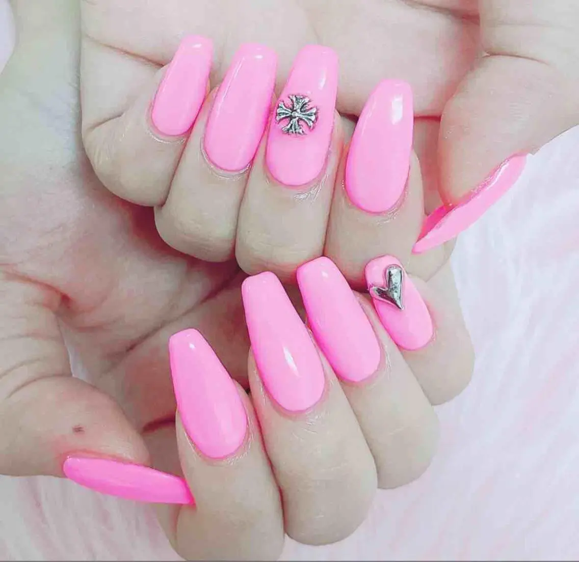 ネイル ハンドネイル MoonNail ユリ🌸のネイルデザイン