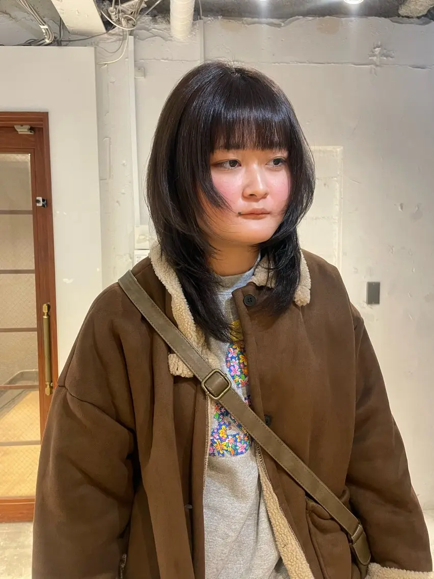 ミディアム カラー ハッシュカット レイヤーカット レイヤー×初 パーマ|hinakoのヘアスタイル