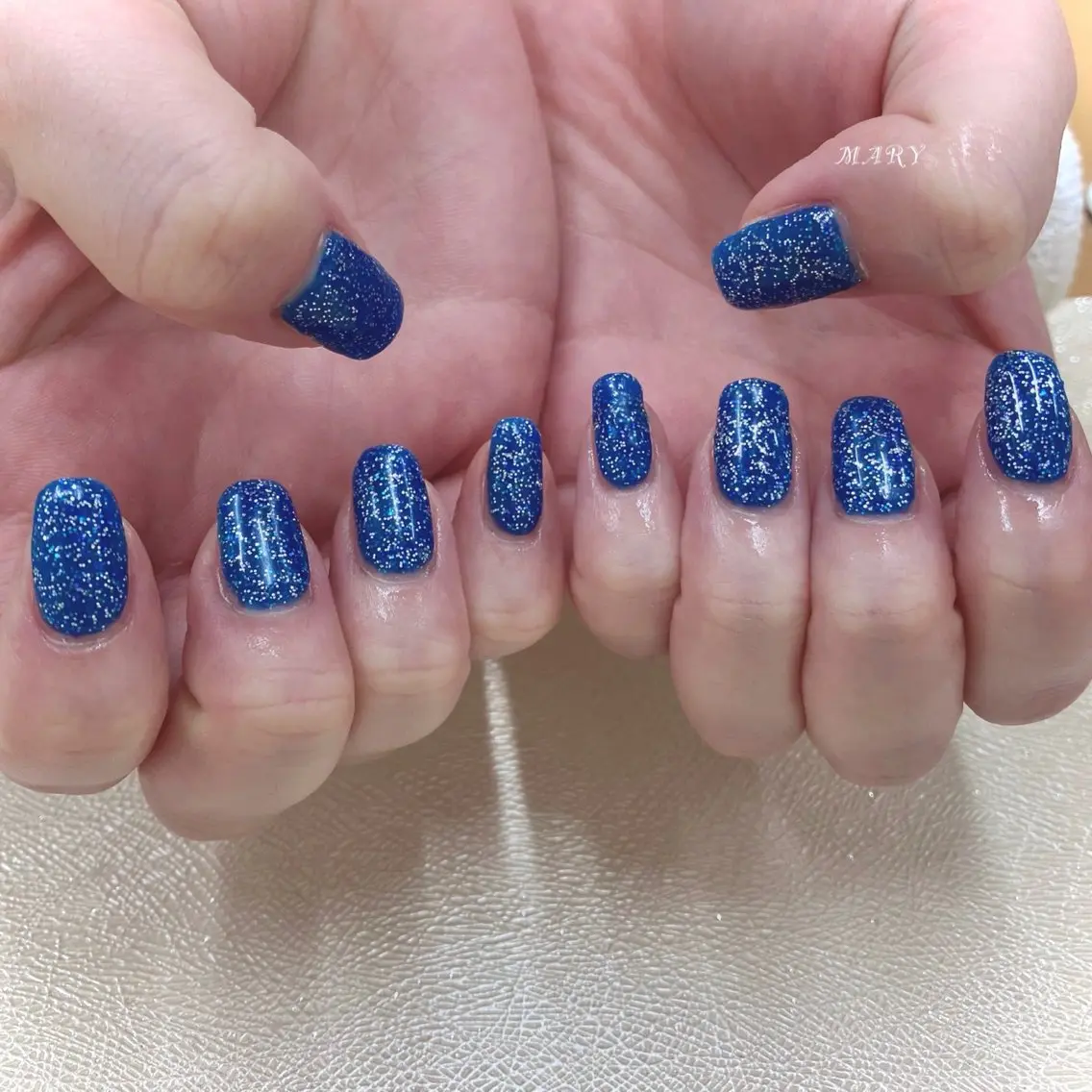 ネイル ブルー キラキラネイル ニュアンスネイル ワンカラーネイル シルバー ハンドネイル Mary nail .narumiのネイルデザイン