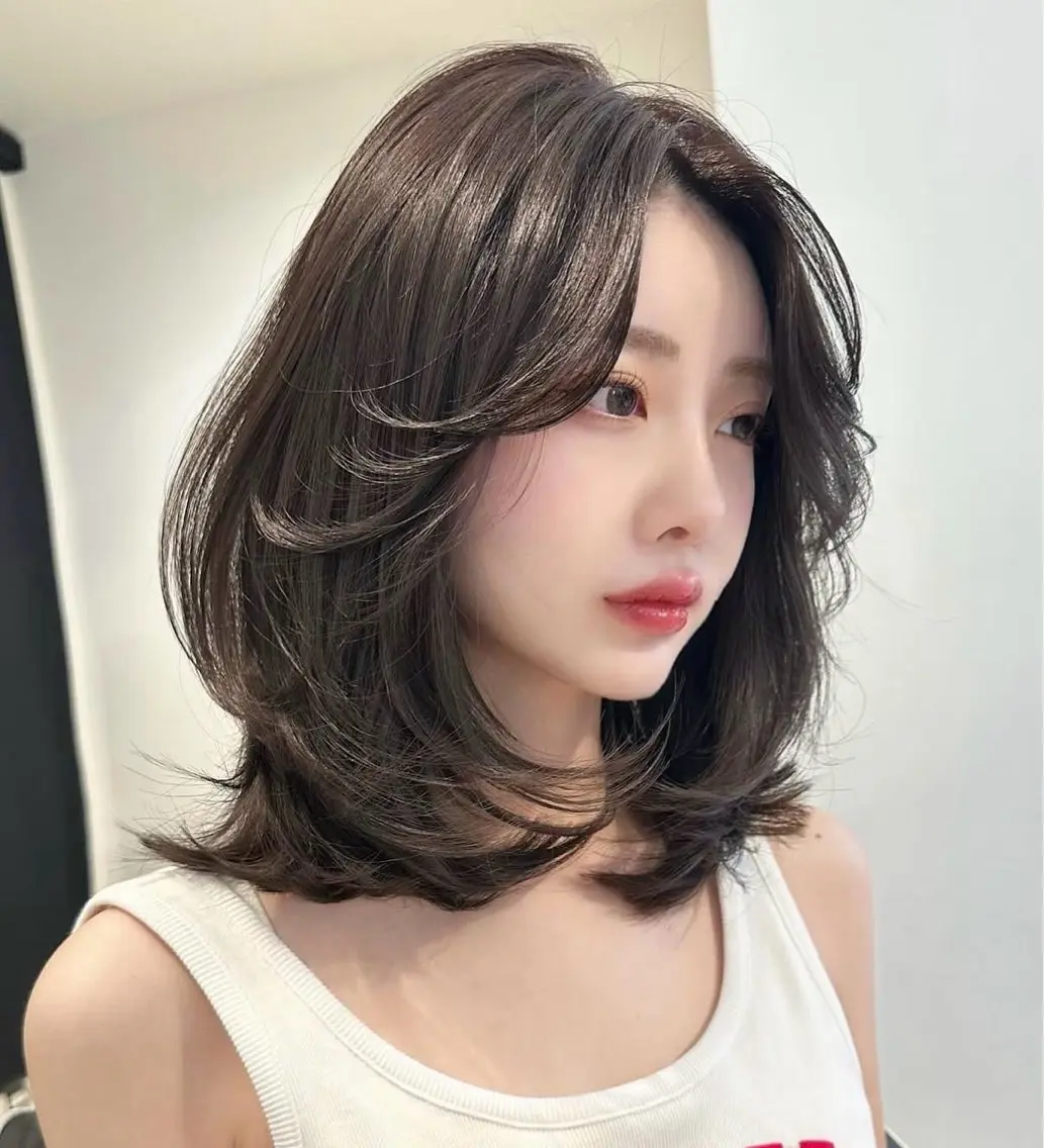 ミディアム Ayuri♡ ミディアムレイヤーのヘアスタイル