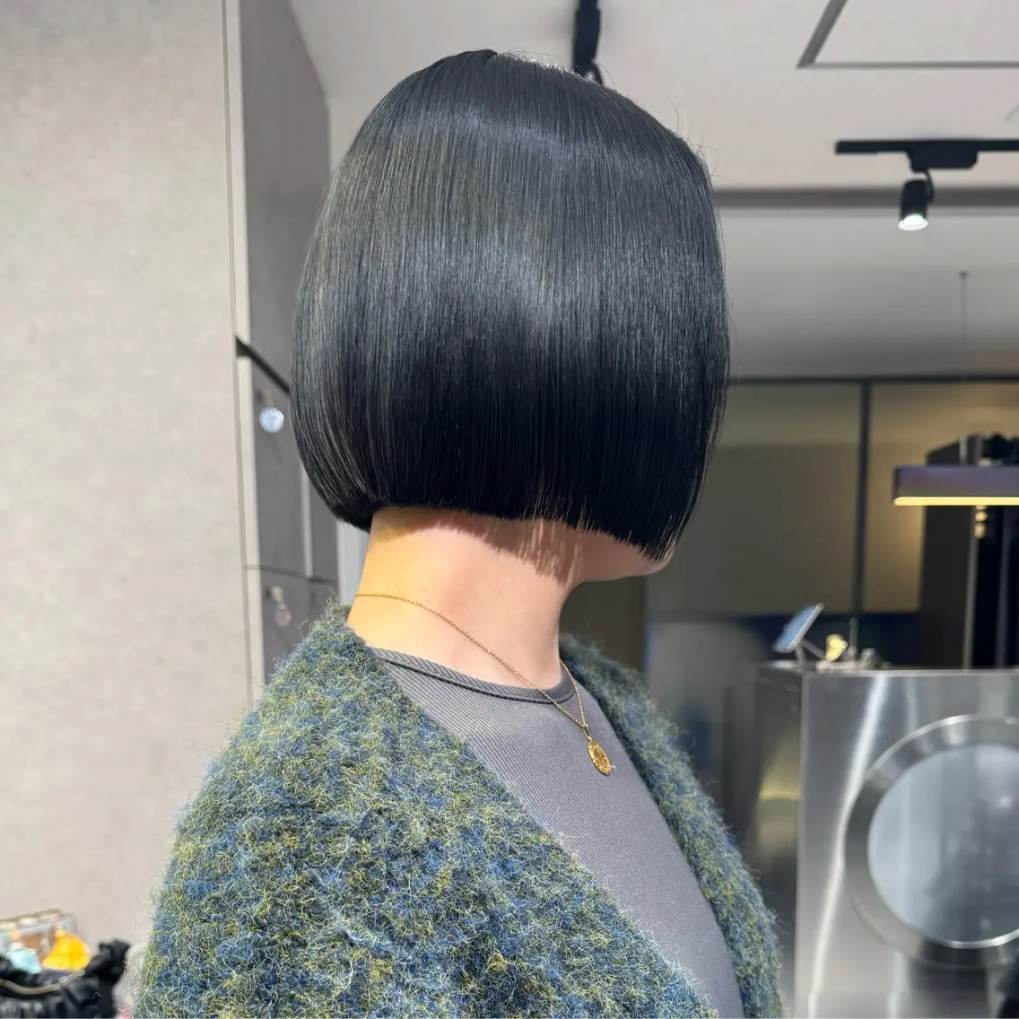 ミディアム カラー 切りっぱなしボブ 黒髪 ボブ 髪質改善/ブリーチ/ ボブ特化/よしきのヘアスタイル