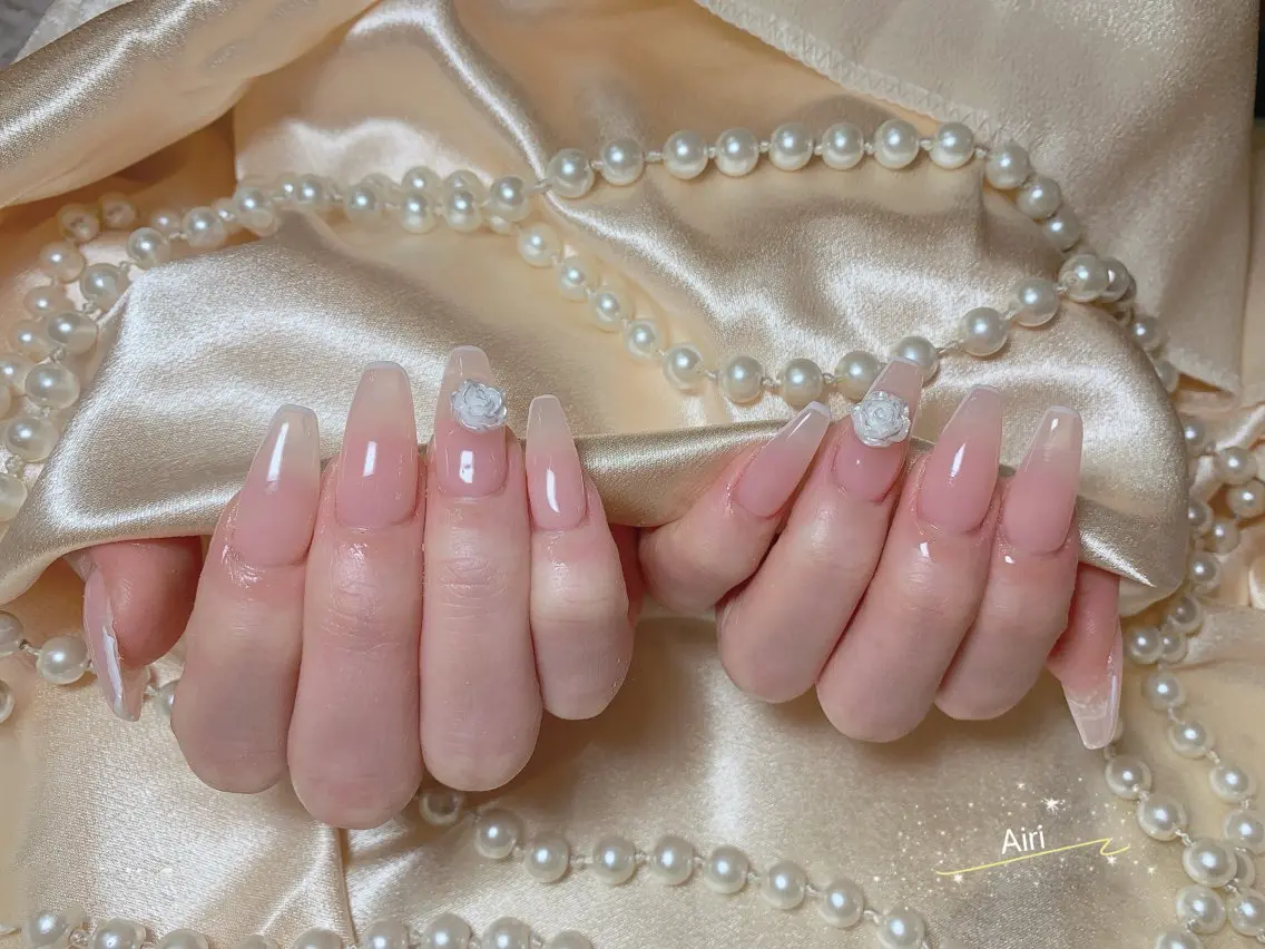 ネイル ハンドネイル ネイルサロンAiri 長さ出し·シンプルのネイルデザイン