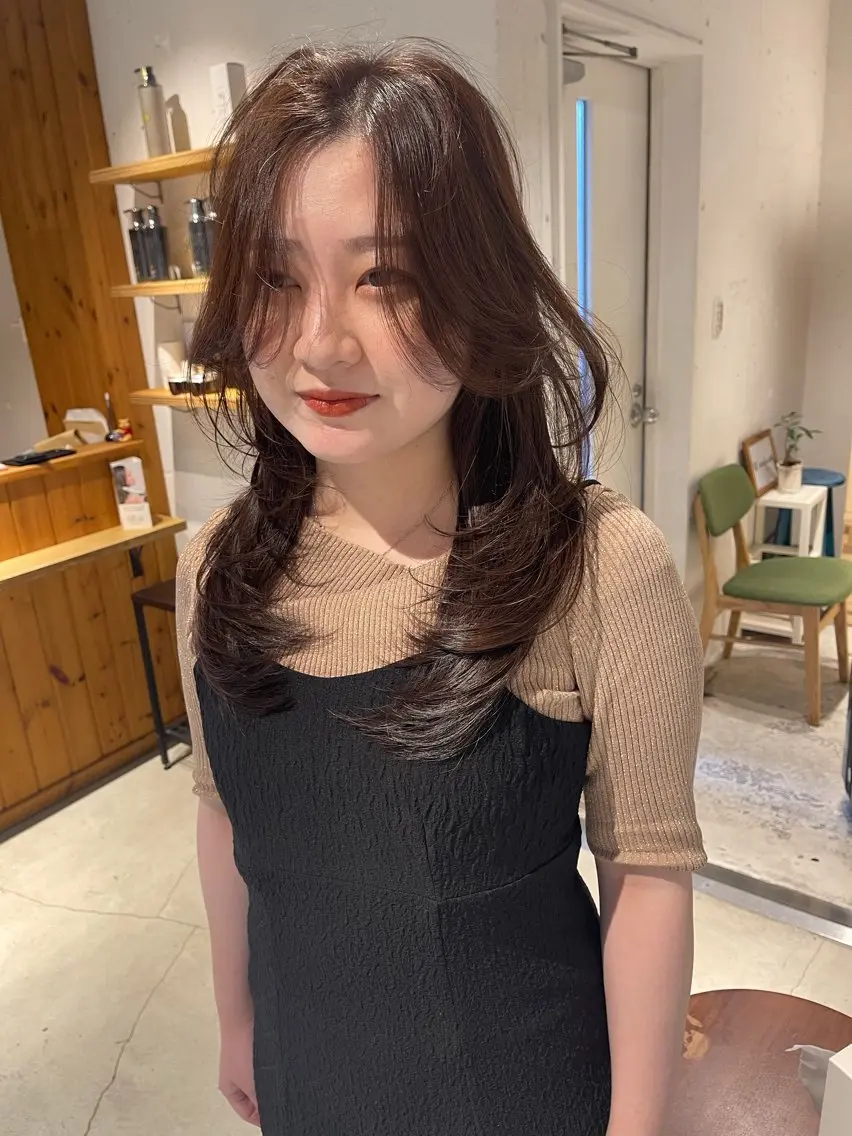 セミロング レイヤーカット 小山 悠のヘアスタイル