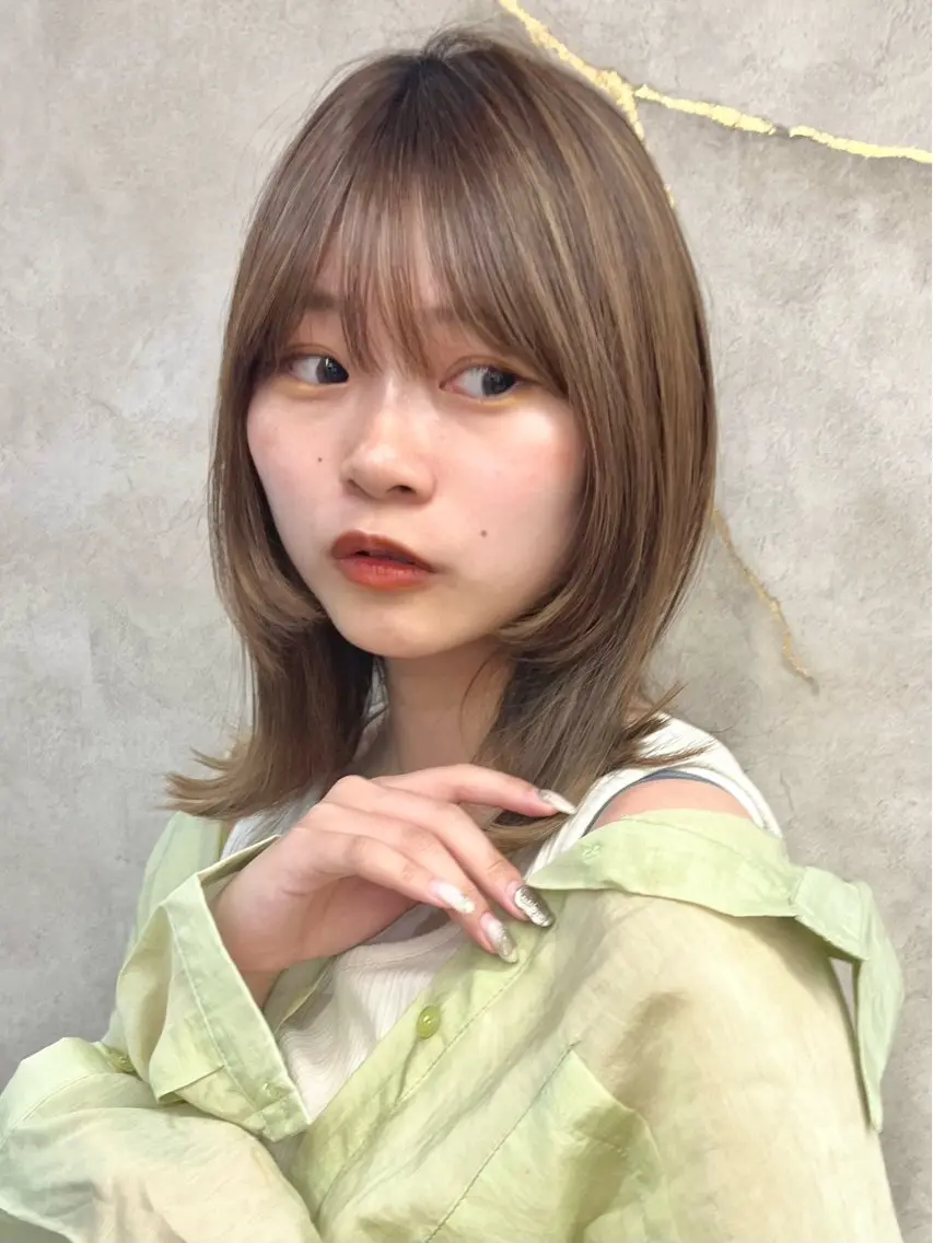 ミディアム カラー パーマ ヘアアレンジ ブリーチ ケアブリーチ 透明感カラー ダブルカラー ハイライトカラー カット トリートメント ヘアセット ボブ｜韓国｜美髪矯正 ｜amika🌙のヘアスタイル