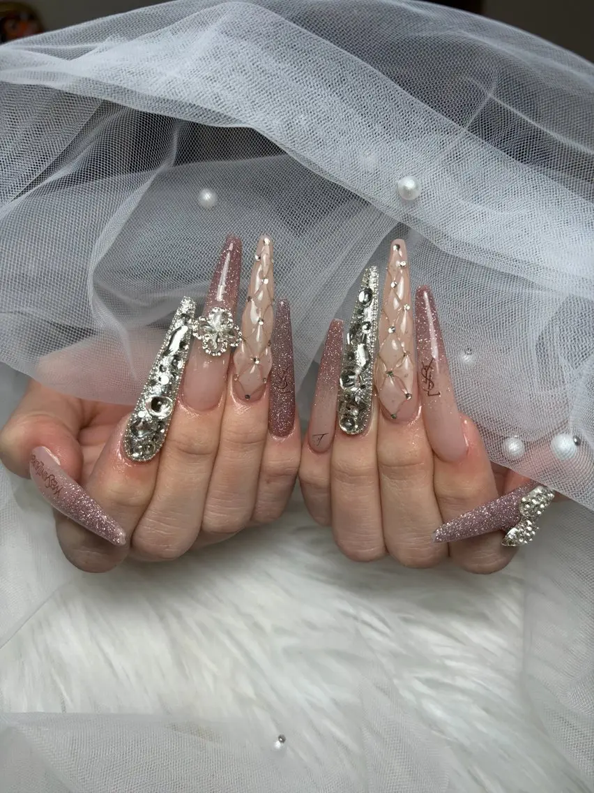 ネイル アートネイル 長さ出し ジェルネイル マグネットネイル ニュアンスネイル ハンドネイル Cloudy Chan Nailのネイルデザイン
