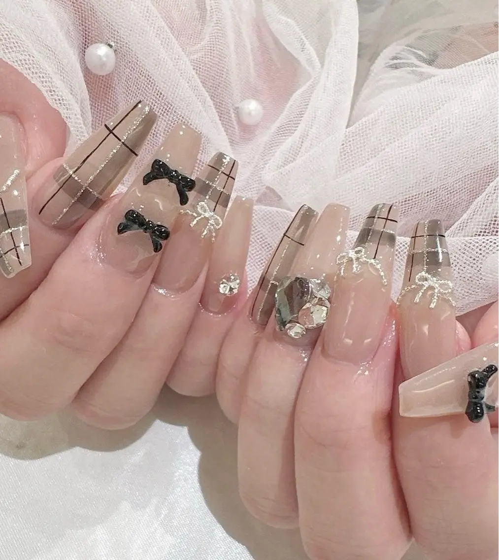 ネイル キラキラネイル 韓国ネイル ロングネイル ワンホンネイル ハンドネイル Josie nail salonのネイルデザイン