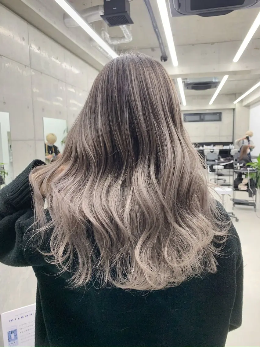 セミロング レイヤーカット 山田 絵里菜のヘアスタイル