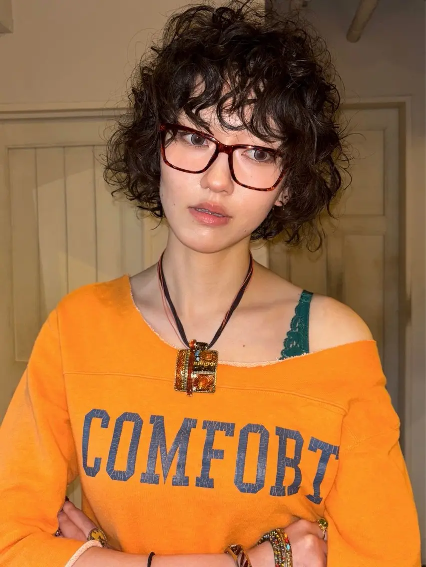 ミディアム カラー ミディアムパーマ くせ毛 ファッションに 溶け込むstyleのヘアスタイル