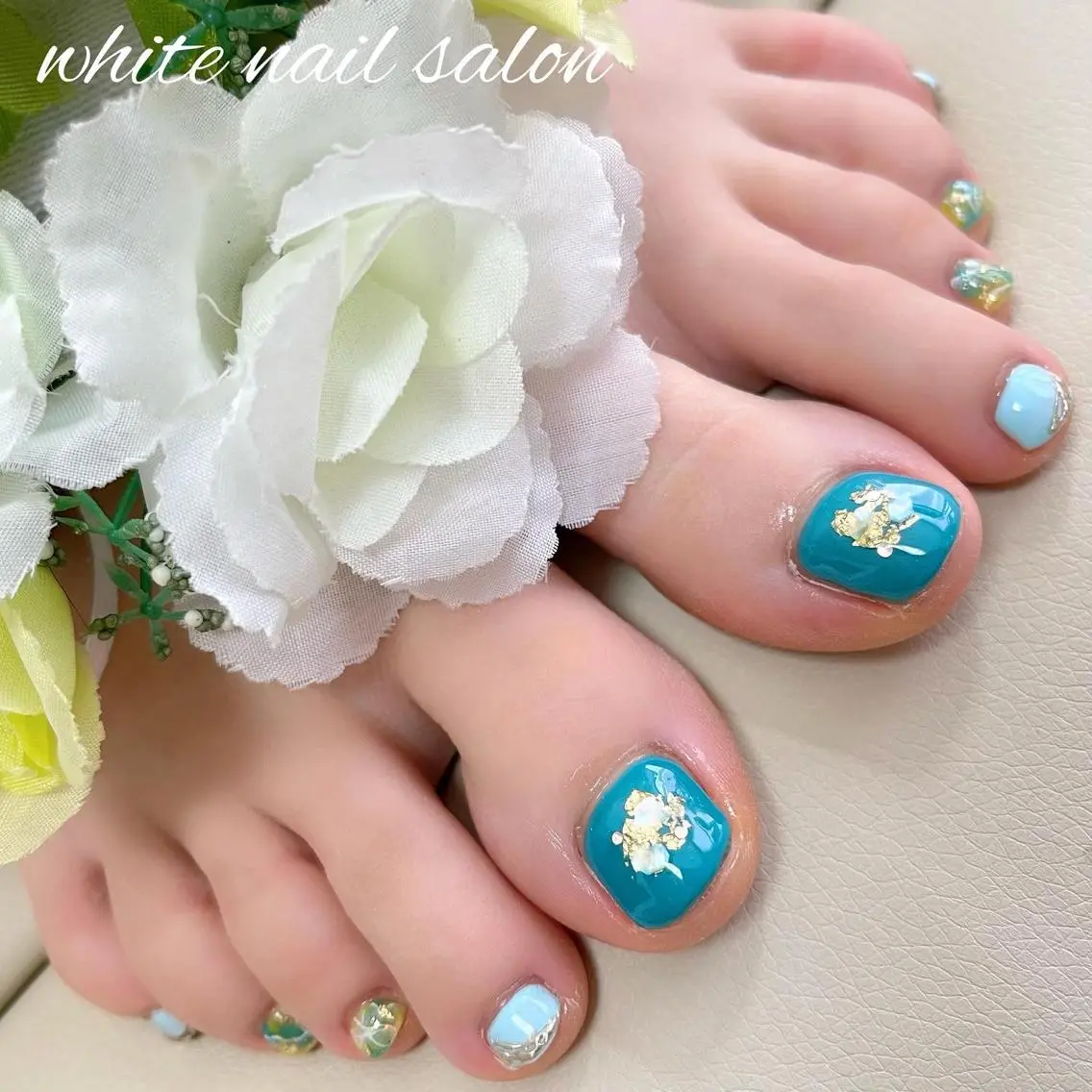 ネイル フットネイル ジェルネイル ハードジェル ラメ(グリッター) 持ち込み フットネイル white nail salonのネイルデザイン