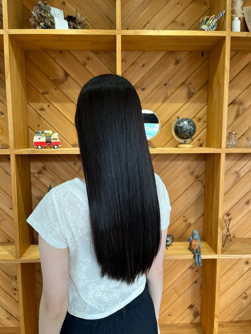 ロング カラー 岩田 樹美のヘアスタイル